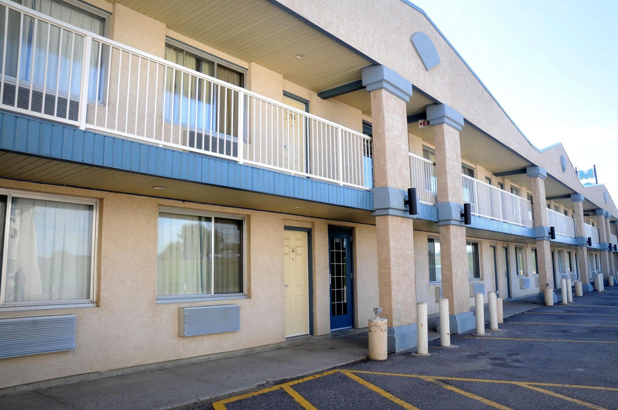 Country Lane Inn & Suites Swift Current Exterior foto